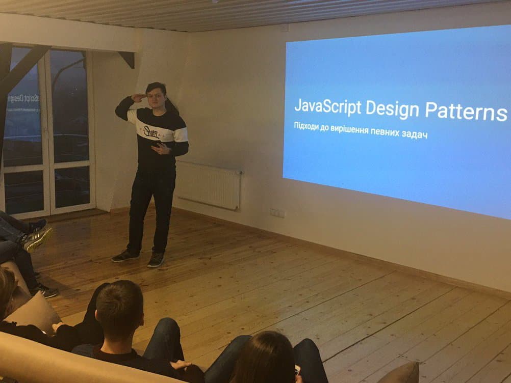 Giving a design patterns lecture in 2019